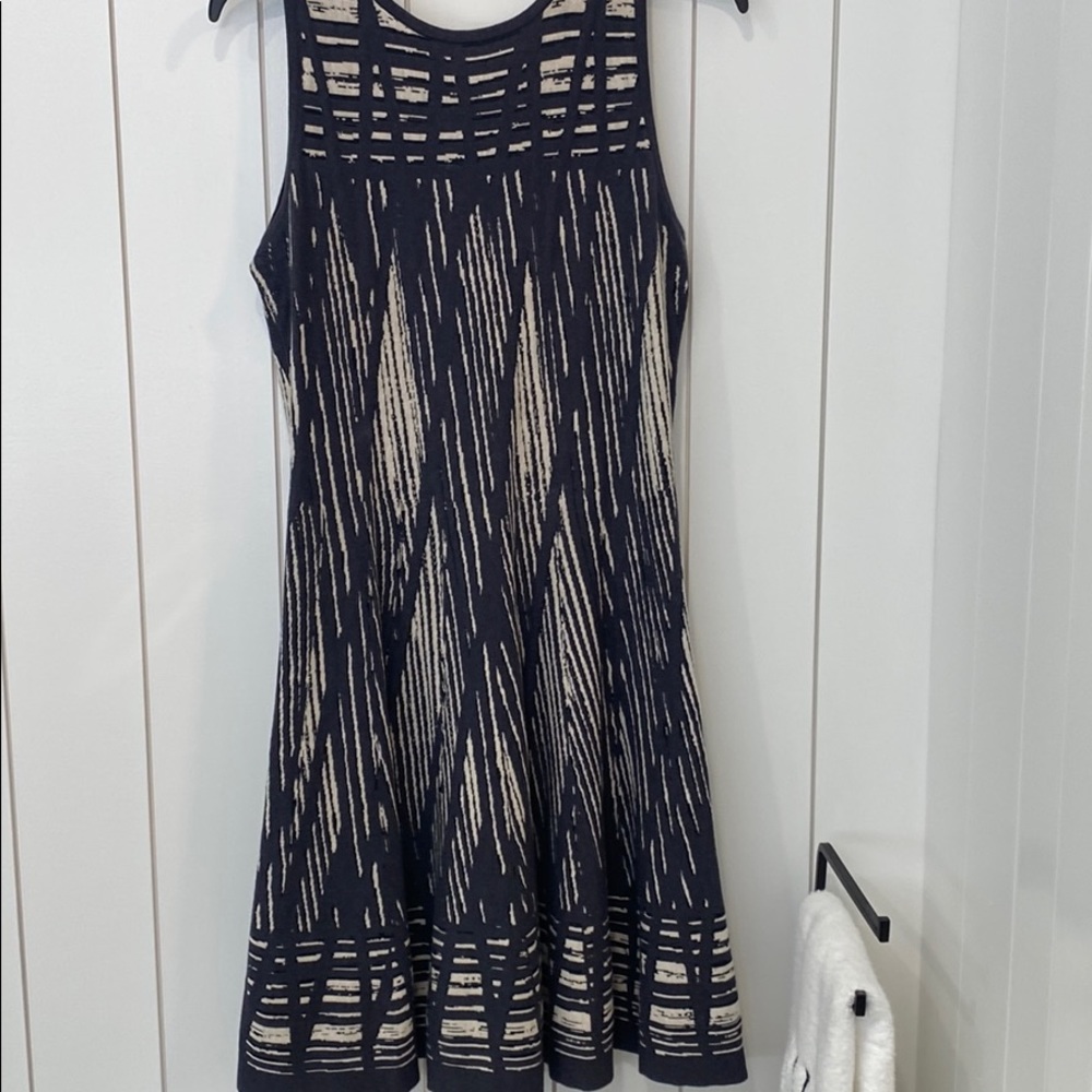 Gray geometric print sweater dress
